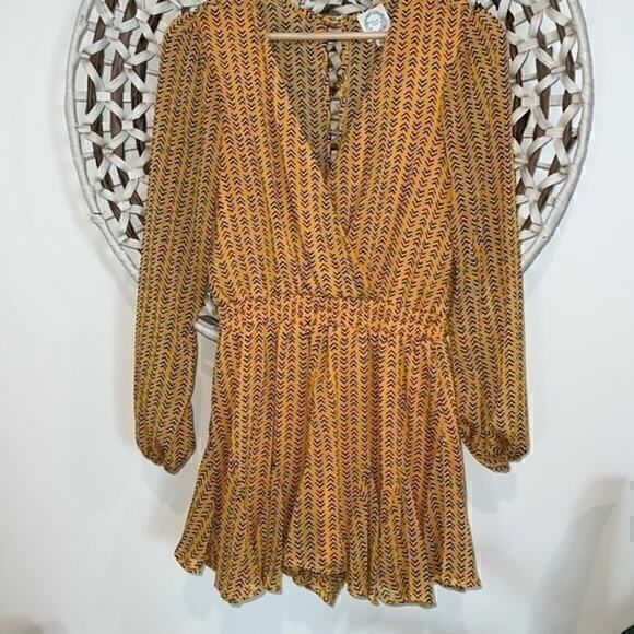 Blue Rain gold and burgundy chevron print long sleeve romper size small - Picture 1 of 6